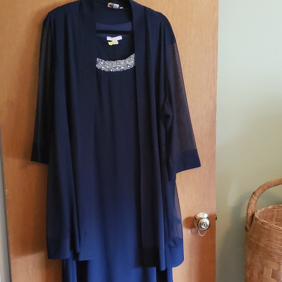 C3 Dresses & Skirts - Navy Formal Beaded Dress